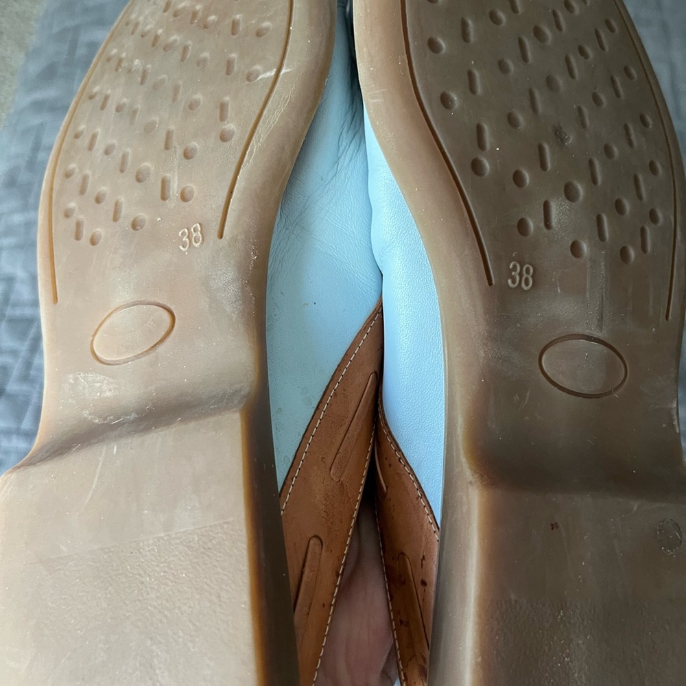 Tommy Bahamas woman’s leather mules - Picture 5 of 9